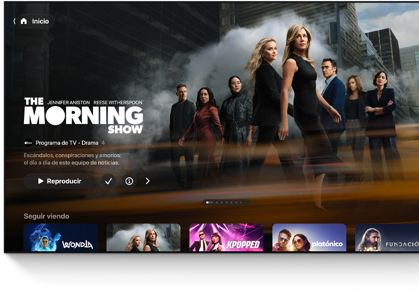 Un televisor de pantalla plana muestra la interfaz de la pantalla de inicio de la app Apple TV