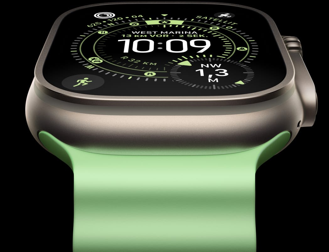 Apple Watch Ultra 3, Titangehäuse, Farbe Natur, Kompass auf dem Orientierung Zifferblatt, Ocean Armband, Farbe Neongrün