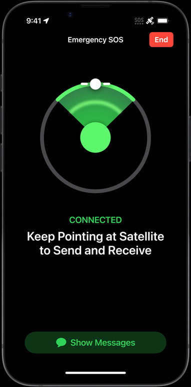 Un iPhone 16e montre des fonctionnalités de connectivité telles que Messages par satellite, Localiser, Assistance routière et SOS d’urgence.