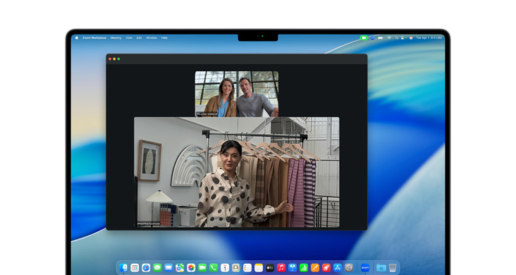 MacBook Pro 16 tum med Mail och iPhone-dubblering av appen Uber Eats på skärmen.