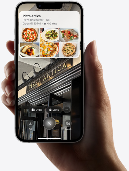 Roka tur iPhone 16e, kurā redzami vizuālā intelekta meklēšanas rezultāti.