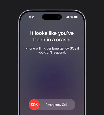 採用圓角設計的 iPhone 17 機身正面，正在使用車禍偵測功能