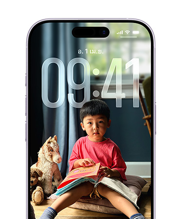 หน้าจอล็อคของ iPhone แสดงเวลาที่ปรับเข้ากับรูปภาพบนหน้าจอล็อคอย่างลงตัว