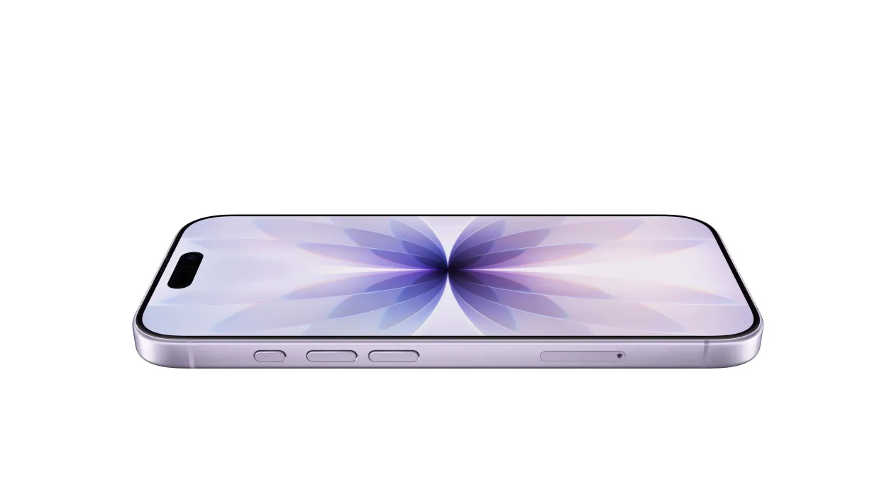 薰衣草紫色 iPhone 17，機身正面展示超瓷晶盾面板、靠近螢幕頂端中間的動態島，機身側面展示動作和音量按鈕
