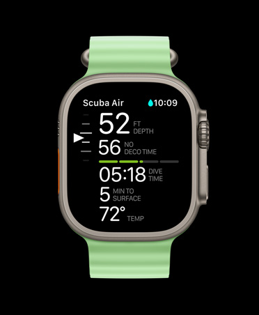 Apple Watch Ultra 3, boett i naturligt titan, dykdata i Oceanic+: depth, deco time, dive time, minutes to surface, water temperature, neongrönt havsband