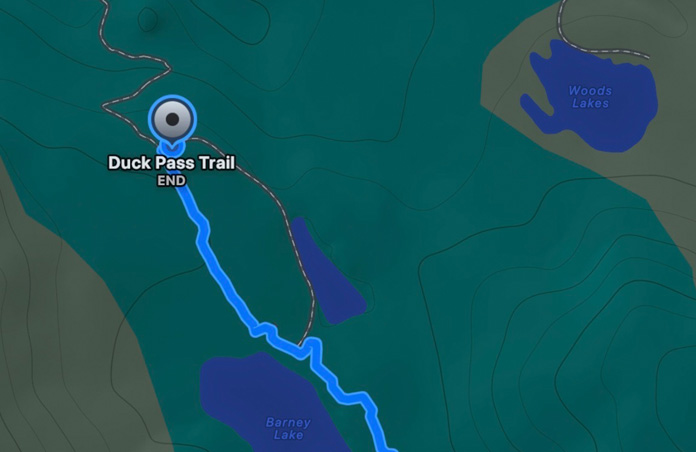 Karta med anpassade rutter, uppskattad tid och avstånd till en markerad plats