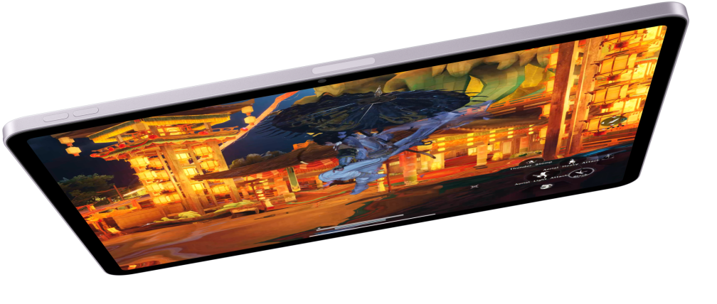 iPad Air en mode paysage et affichant un jeu vidéo, deux autres iPad Air sont disposés en dessous