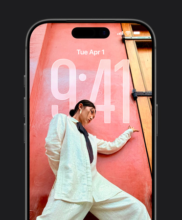 iPhone-Toegangsscherm waarop de tijdsweergave zich aanpast aan de foto