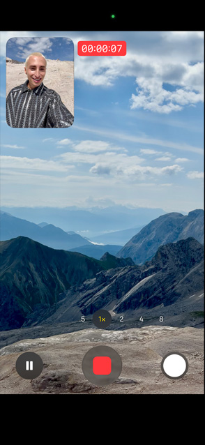 Pantalla frontal de un iPhone 17 Pro que muestra la funcionalidad de video con Captura Dual grabando un video con las cámaras frontal y posterior al mismo tiempo