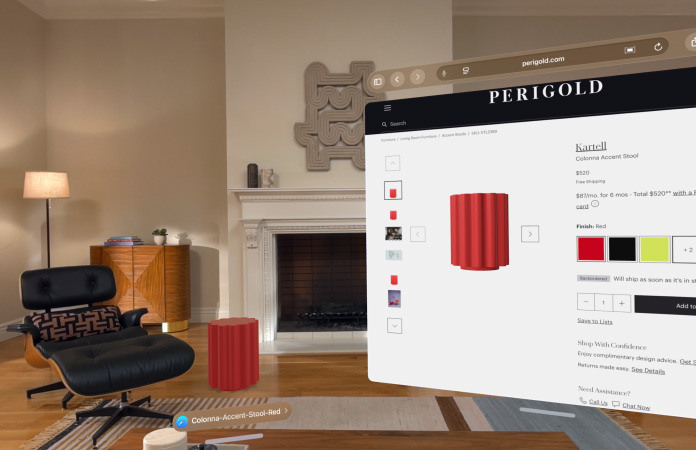 صفحة تسوّق في سفاري تعرض كرسي Kartell Colonna Accent Stool للبيع يطفو في غرفة، ونموذج ثلاثي الأبعاد من الكرسي يظهر على الأرض في الغرفة